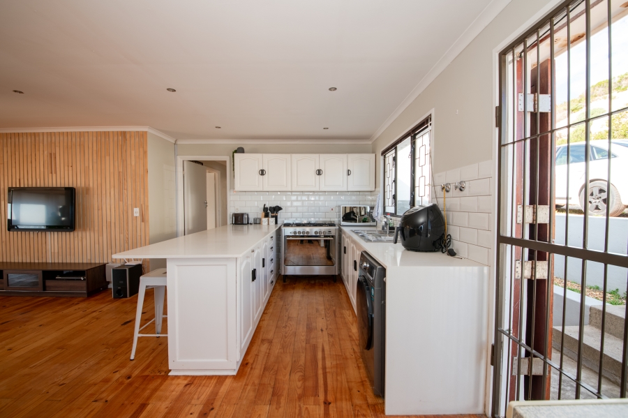 4 Bedroom Property for Sale in Rooi Els Western Cape